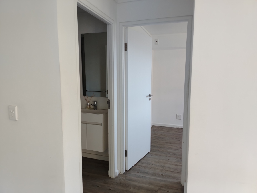 To Let 2 Bedroom Property for Rent in Zonnebloem Western Cape